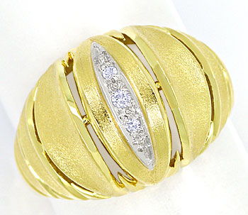 Foto 1 - Breiter Gelbgoldring mit Diamanten im Weißgoldstreifen, S9853